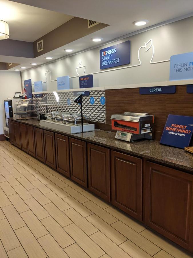Holiday Inn Express Cedar Rapids - Collins Road By Ihg Exterior foto